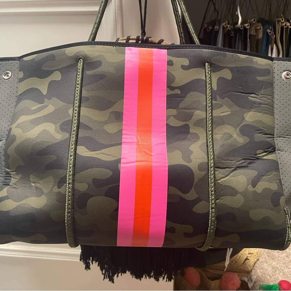 Greyson Showoff | Neoprene Tote Beach 🏝️ - Picture 7 of 13